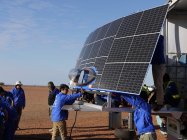 パナソニックのHIT太陽電池を搭載した東海大学チーム。ワールドソーラーチャレンジ2013
