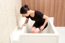 浴槽と壁との空間15cmで自然な立ち座り動作を妨げにくい「セルフィーユ」