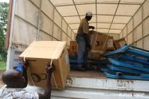 パナソニックがUNDPにソーラーランタンを寄贈、エボラ出血熱感染地域へ配布を開始（写真2）