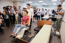 シンガポールのチャンギ総合病院で実証実験が行われている離床アシストベッド「リショーネ」