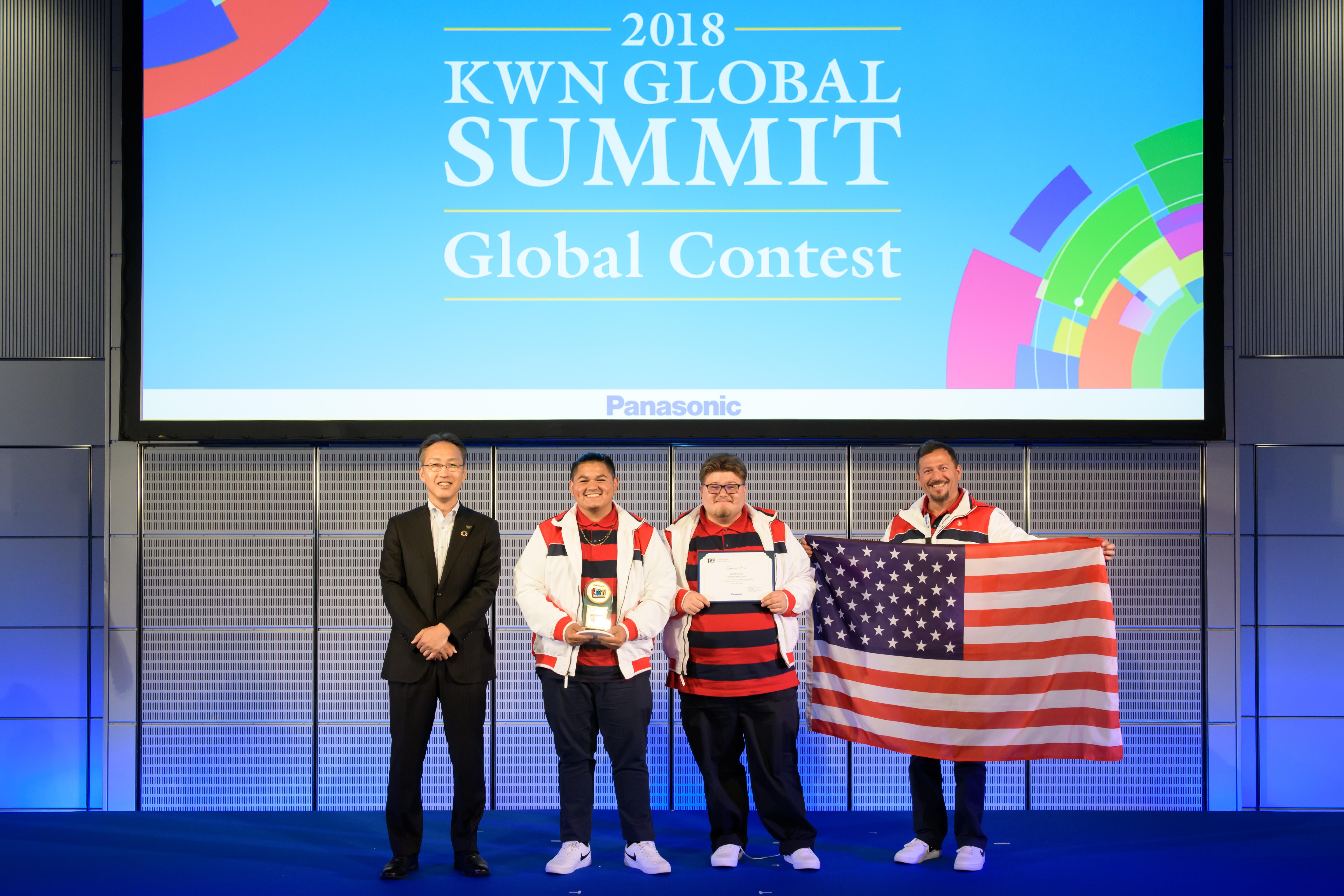 image: Executive Officer Satoshi Takeyasu (left) with the students from U.S.A who won the Grand Prix in Secondary Category of KWN Global Contest 2018