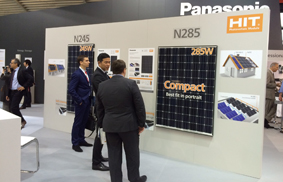 thumb_03_Panasonic_marks_40_years_in_solar_with-introduction_of-battery_storage_technology_at_Intersolar_Europe_2015.jpg