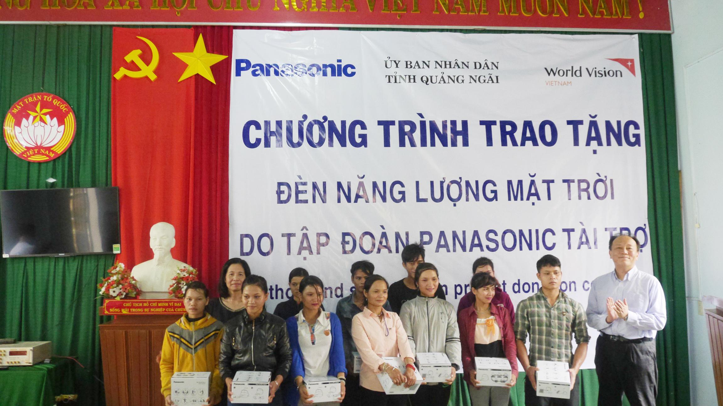 photo: donation ceremony in Vietnam