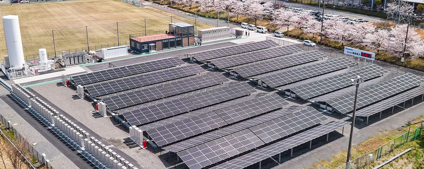 Photo: Solar panels and hydrogen fuel cells at the Kusatsu plant.
