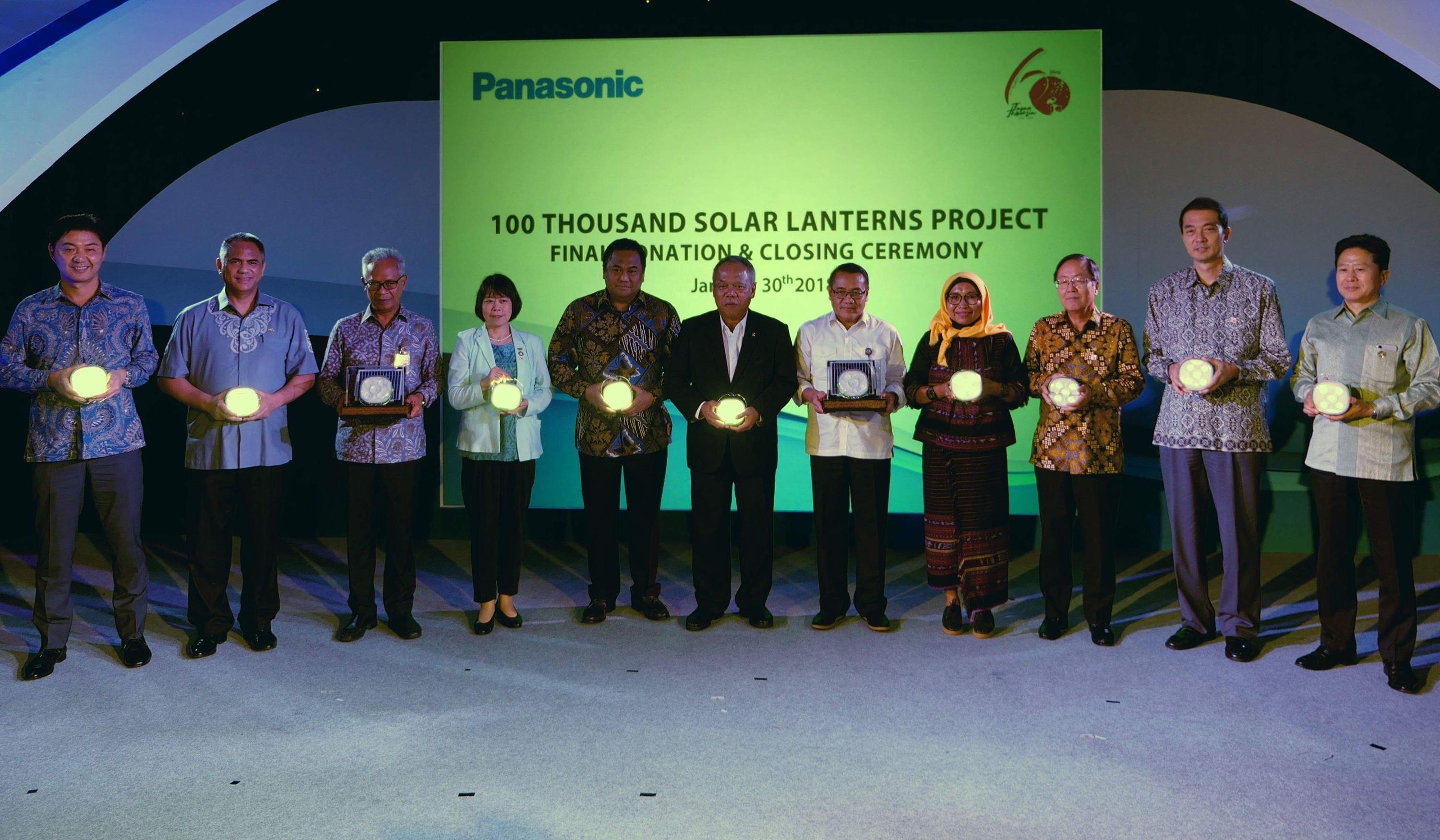 photo: the closing ceremony of panasonic's 100 thousand solar lanterns donation