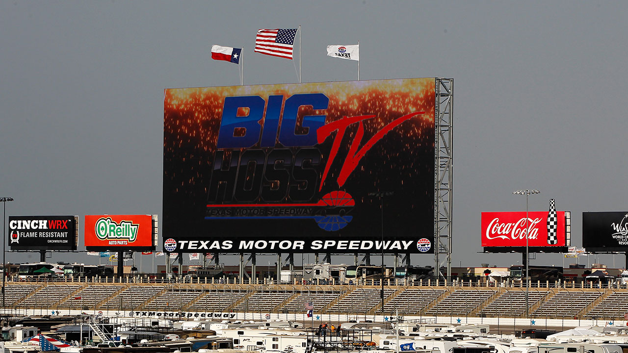 Texas Motor Speedwayに納入したパナソニックの世界最大フルHD-LEDディスプレイ