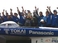 パナソニックが協賛する東海大学ソーラーカーチームが、2011ワールド・ソーラー・チャレンジで優勝