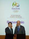 リオオリンピック組織委員会CEOシドニー・レヴィー氏（右）とパナソニックブラジル村上社長