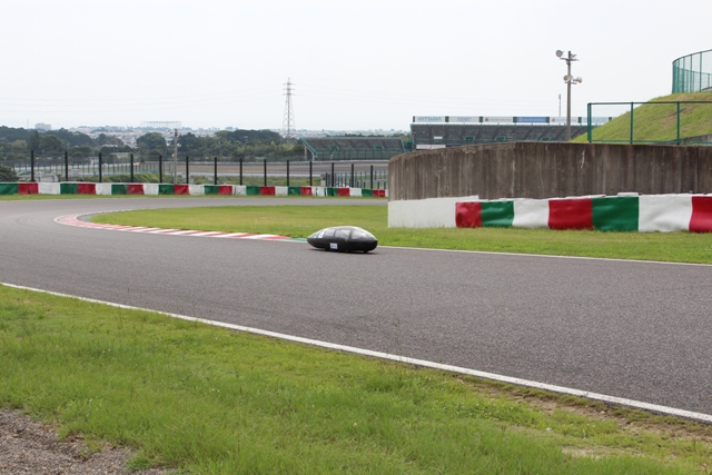「2013 Ene-1 GP SUZUKA」疾走する車両