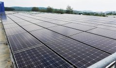 HIT太陽電池工場（マレーシア）に設置された太陽光発電モジュール（事務所の照明、エアコン用）