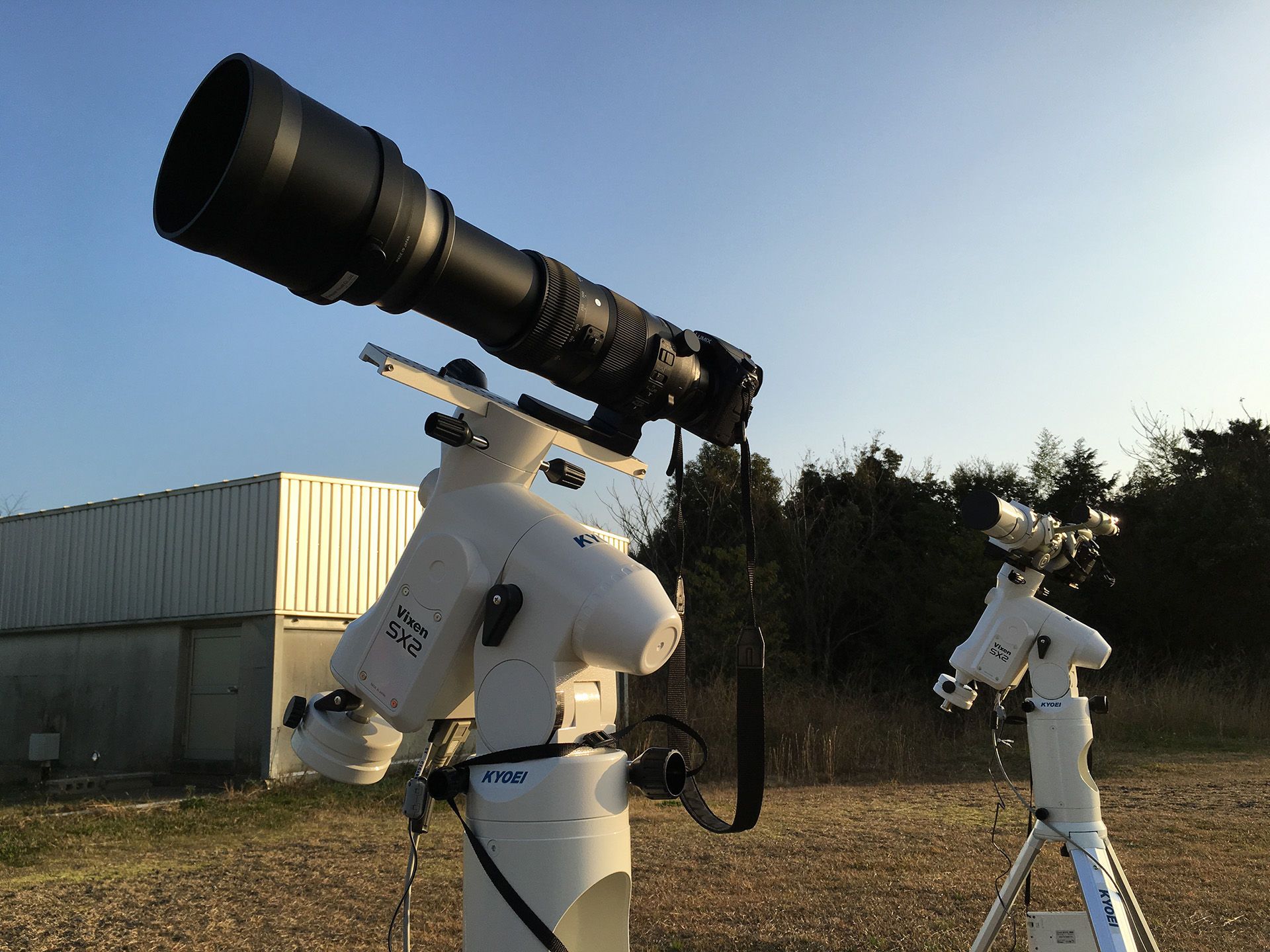 皆既日食ライブ中継機材。LUMIX GH4に望遠鏡と赤道儀を装着