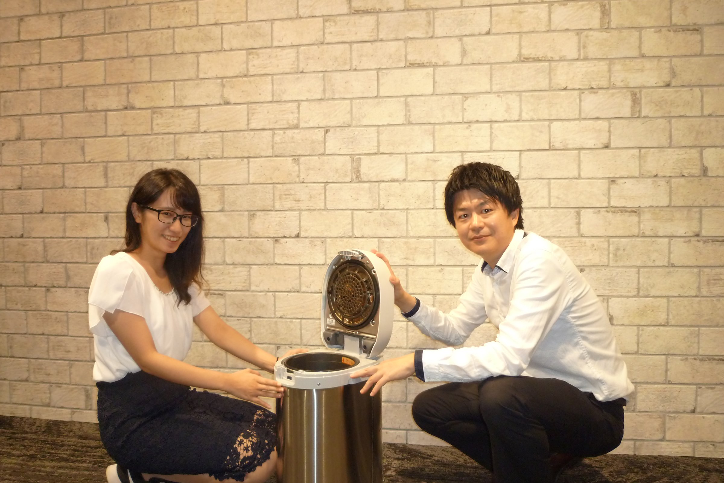 写真：左から、発案者の山田とプロジェクトリーダーの田澤