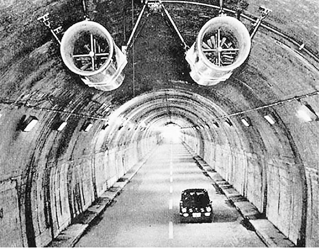 倶利伽羅トンネル初号機