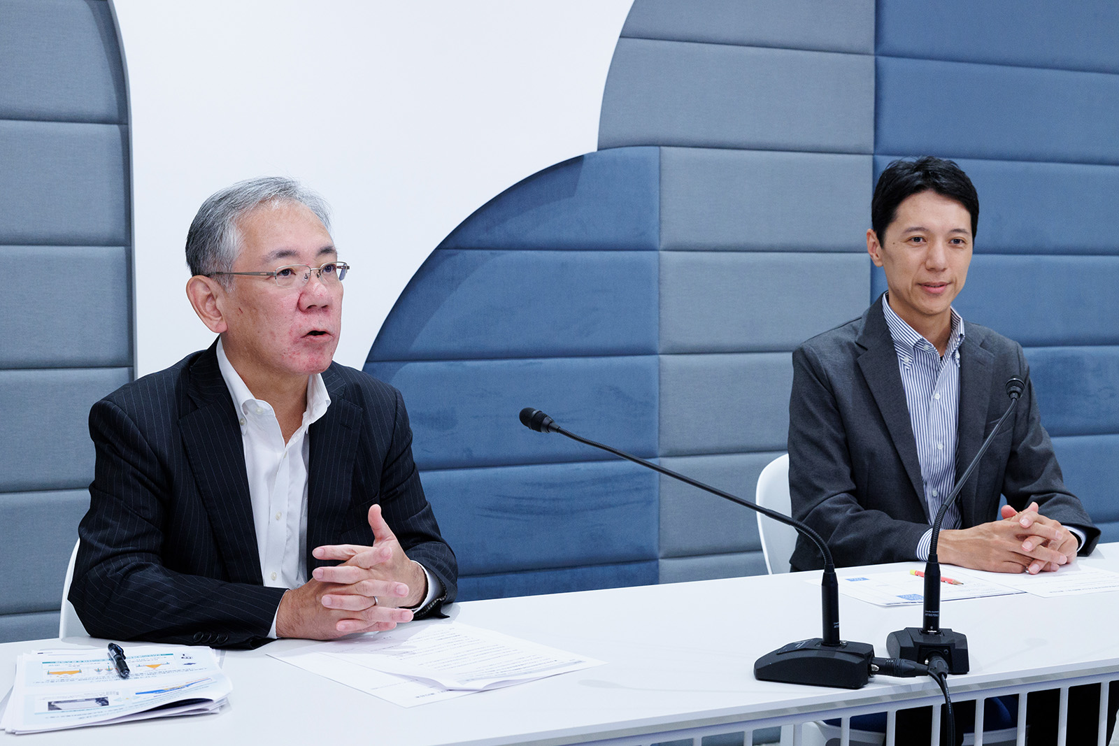 Photo: Shigenori Jimbo, Nikkei BP Research Institute (left) and Kaoru Manabe, Panasonic Corporation
