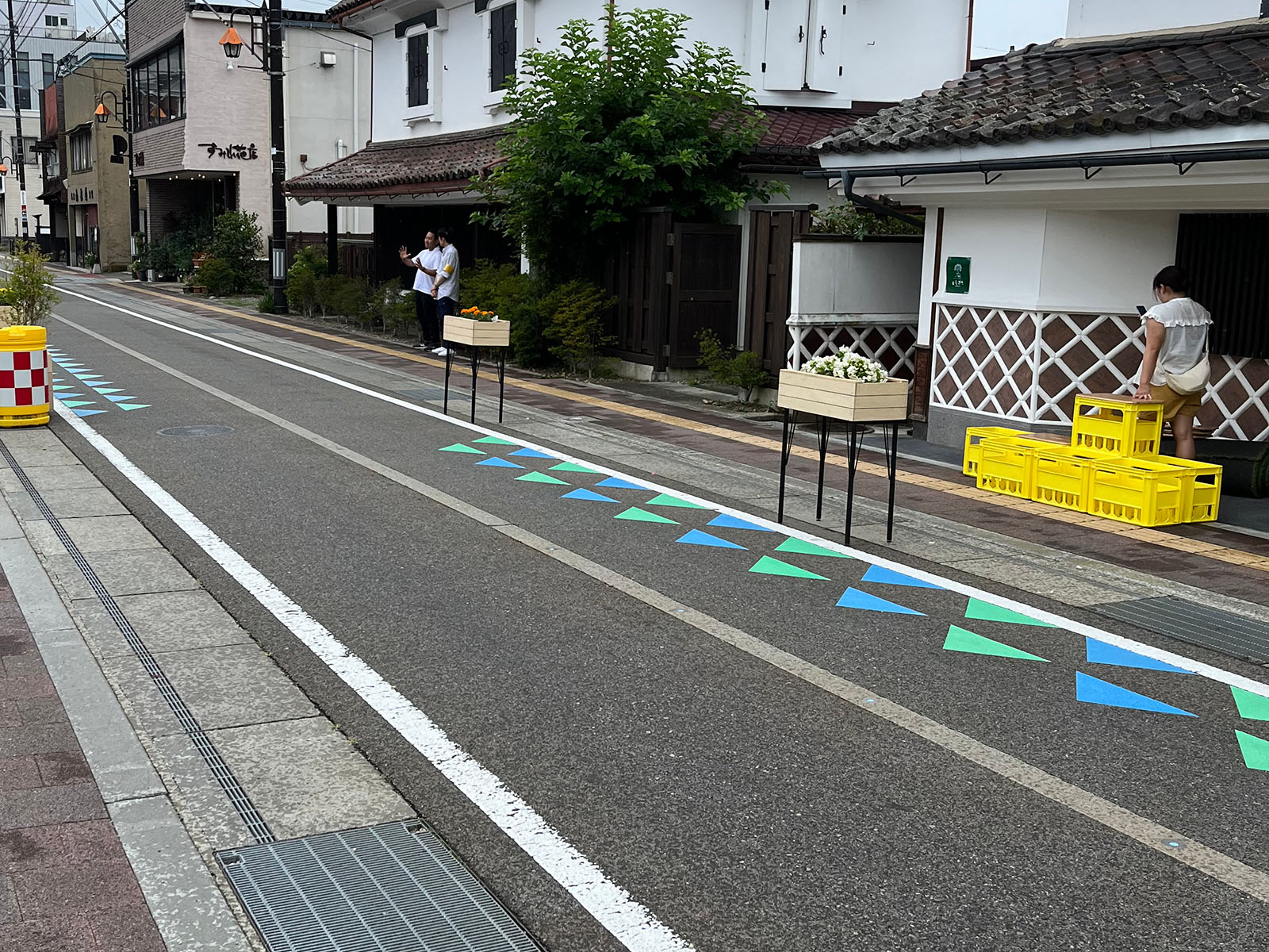 写真：カラーテープを活用した路面装飾のパターン