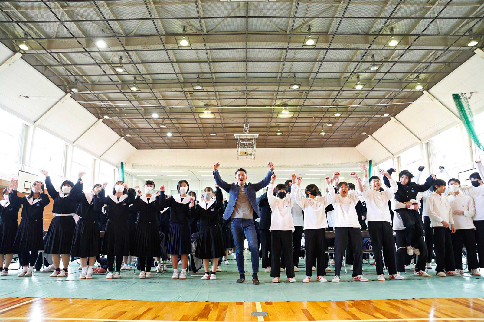 Photo: Second grade pupils at Nagashima Junior High School in Kuwana, Mie prefecture, who attended Ryosuke’s lecture.