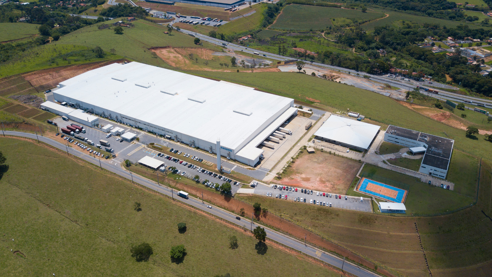 写真：パナソニック ブラジルのエストレマ工場