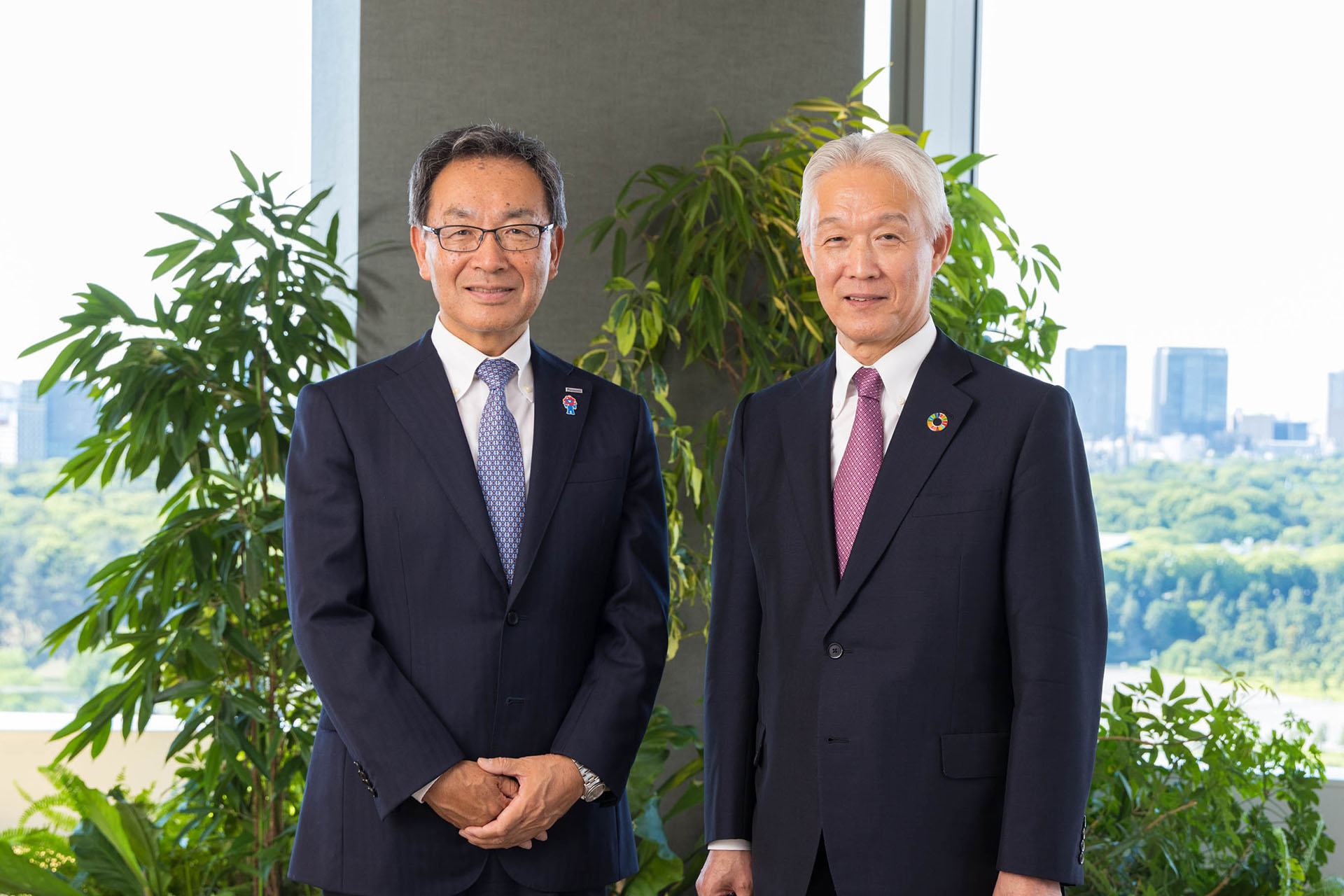 写真：津田（写真左）、社外取締役 澤田氏