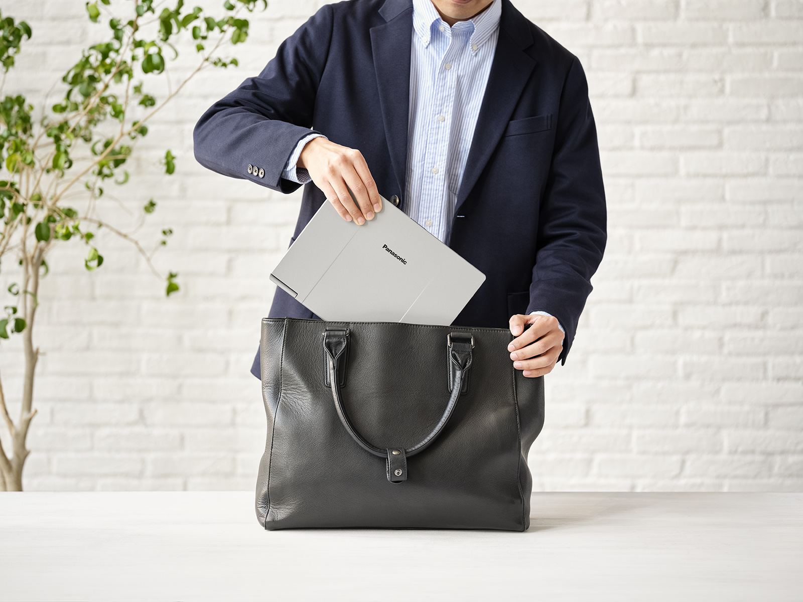 コンパクトなのに見やすい大画面液晶