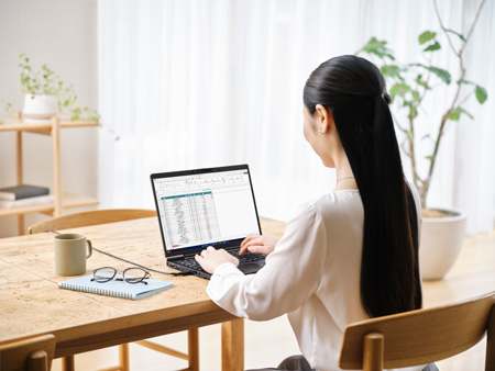 画像：コンパクトなのに見やすい大画面液晶