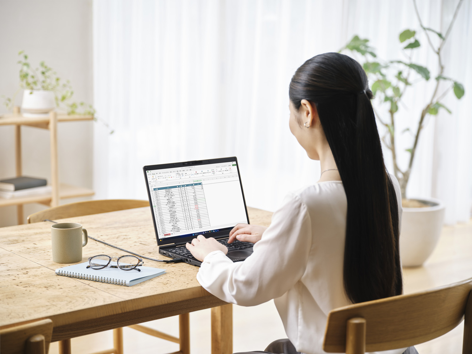 コンパクトなのに見やすい大画面液晶