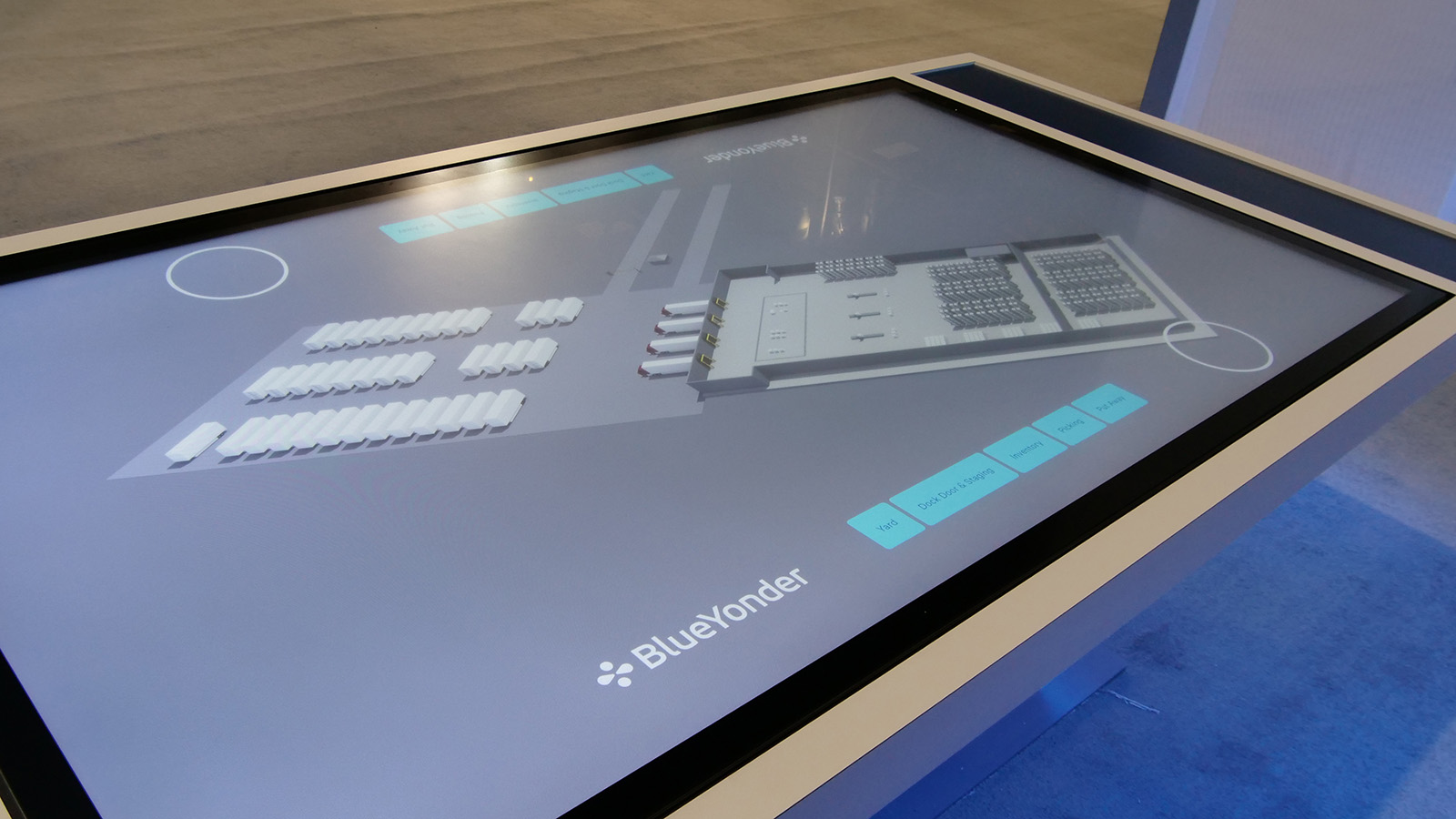 未来の倉庫をイメージした展示「Edge Interactive Table」